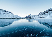 库兹马20分弗拉格19+10 雄鹿胜独行侠