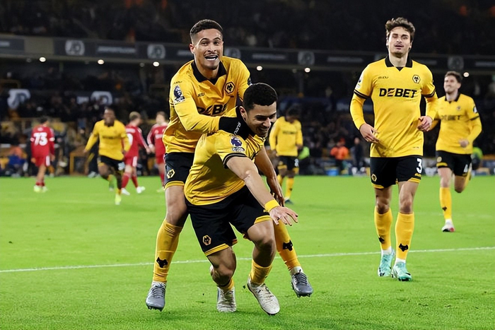 开云中国官网-英超中资队酿奇迹？绝平阿森纳+绝杀利物浦！4轮抢7分 或逆袭保级|狼队|阿斯顿维拉|西汉姆联|埃梅里|主场_新浪体育_新浪新闻