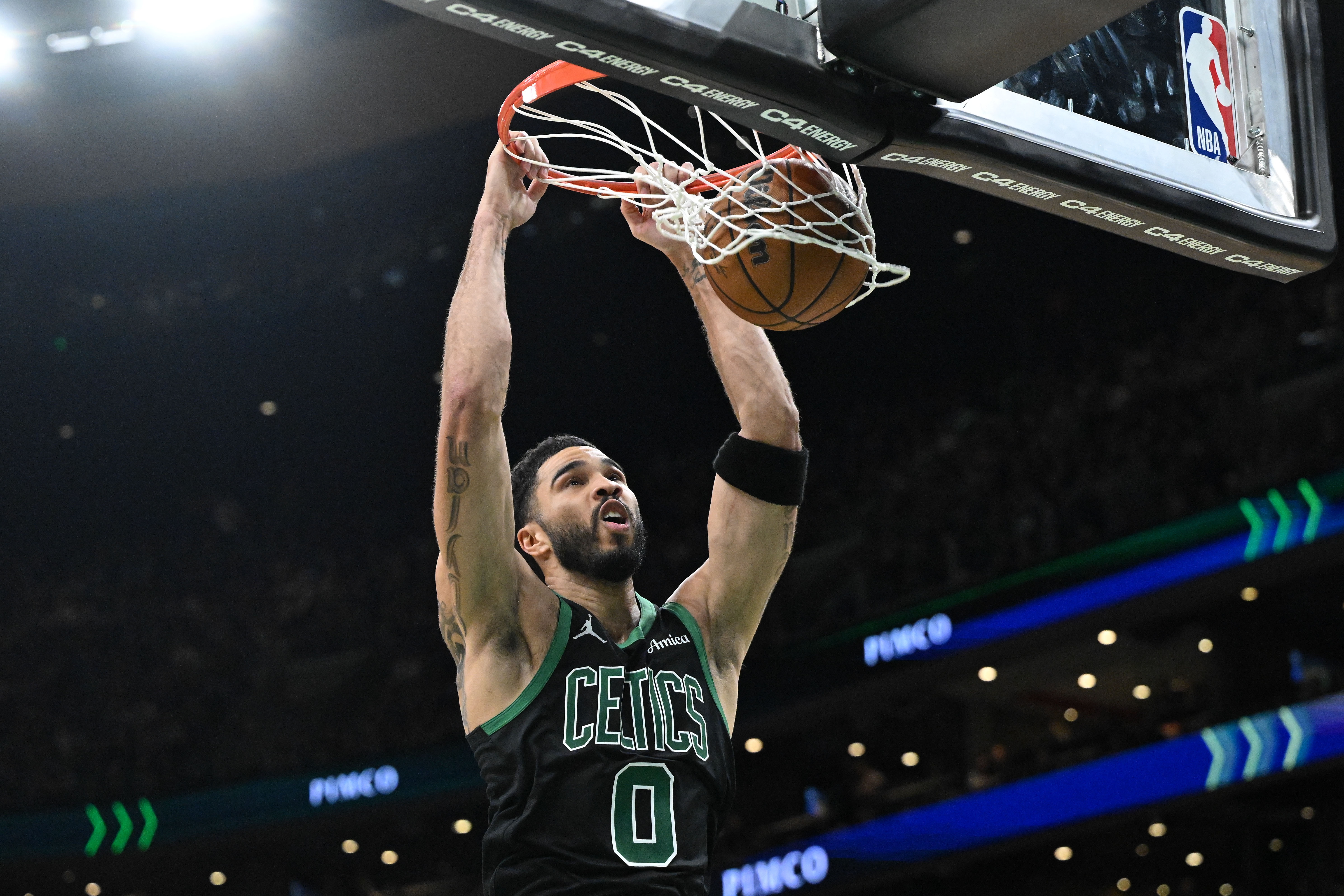 开云中国官网-领袖回归！塔图姆复出至今出战15场 凯尔特人13胜2负！